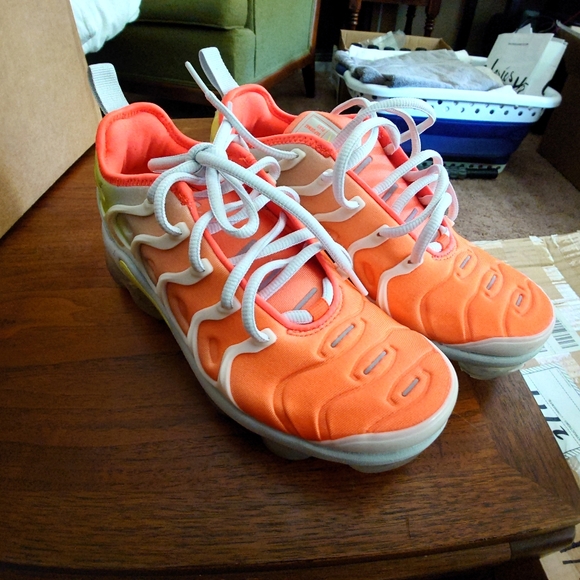 Nike Air vapormax plus size 5 woman's running shoes. Reverse sunset color way - Picture 11 of 13